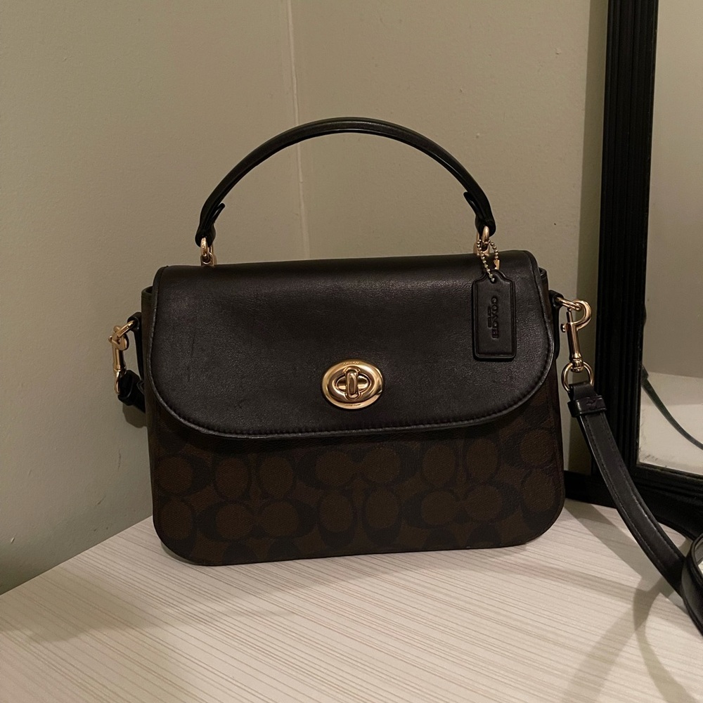 Coach, brown logo design, fashionable bag - Picture 1 of 5
